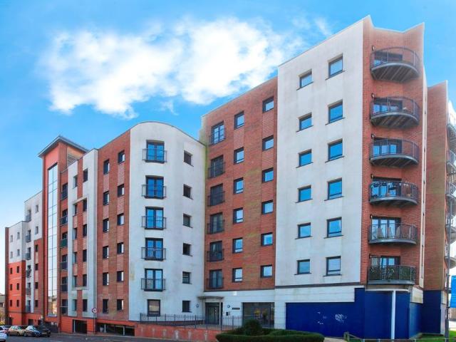 2 bedroom flat for sale