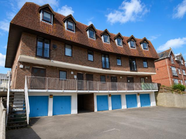 2 bedroom flat for sale