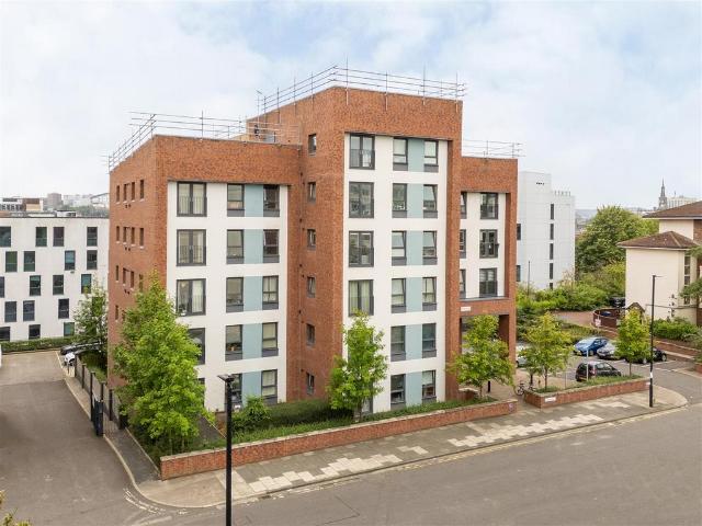 2 bedroom flat for sale