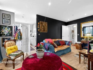 2 bedroom flat for sale