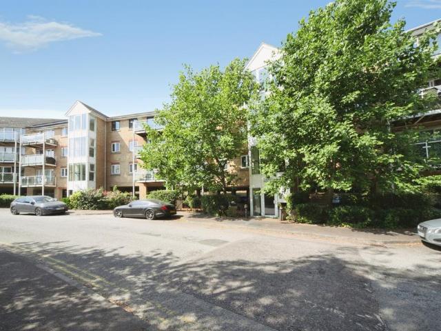 2 bedroom flat for sale