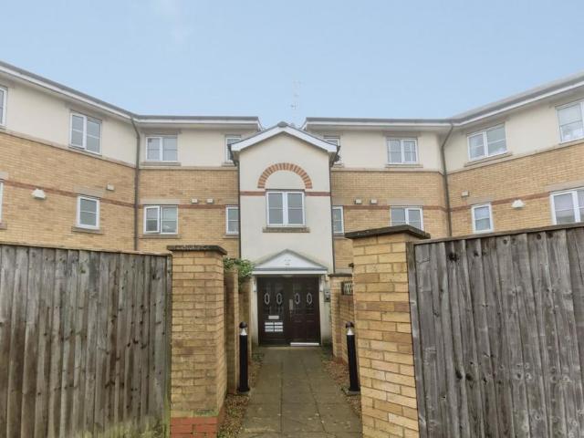 2 bedroom flat for sale