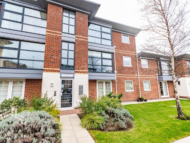 2 bedroom flat for sale