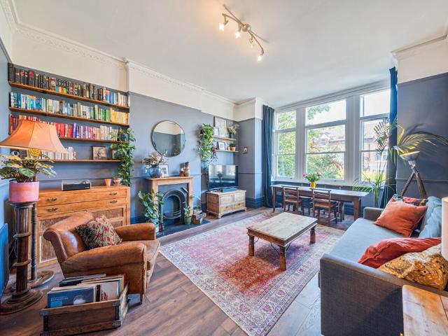 2 bedroom flat for sale