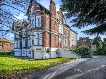 2 bedroom flat for sale