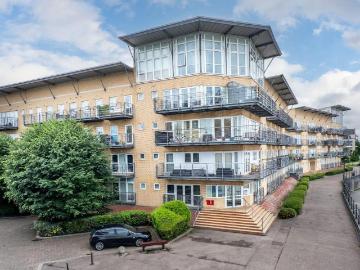 2 bedroom flat for sale