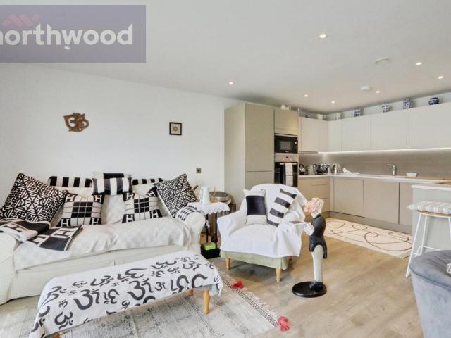 2 bedroom flat for sale