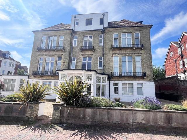 2 bedroom flat for sale