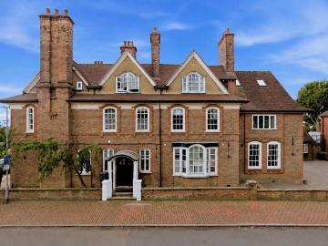 2 bedroom flat for sale