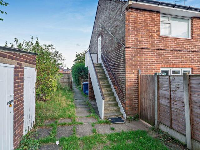 2 bedroom flat for sale