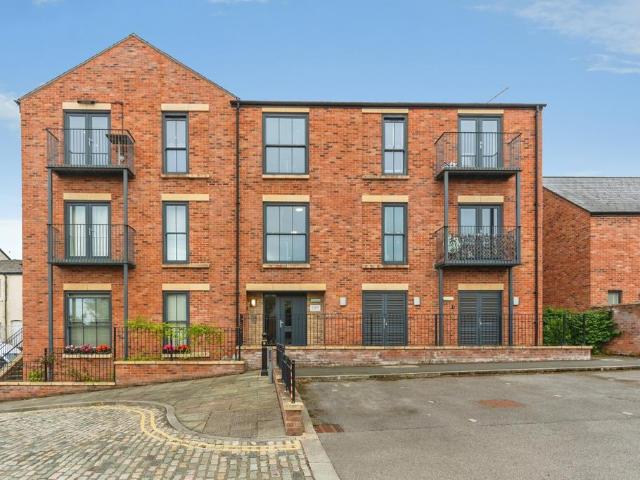 2 bedroom flat for sale