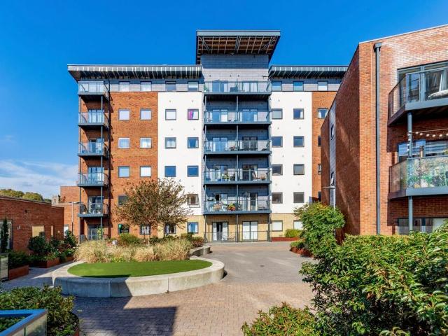 2 bedroom flat for sale