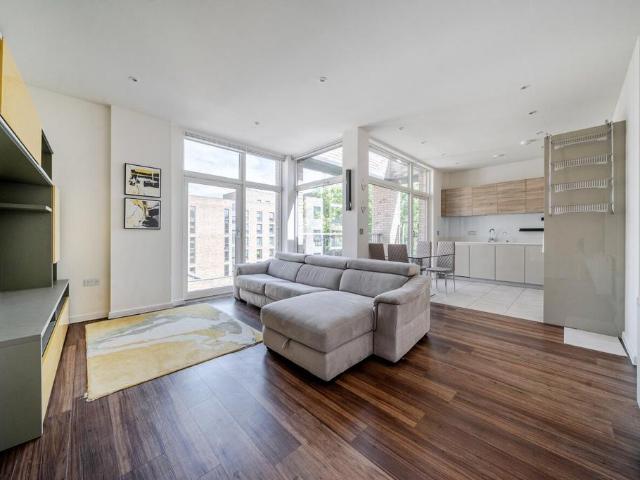 2 bedroom flat for sale