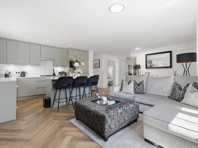 2 bedroom flat for sale