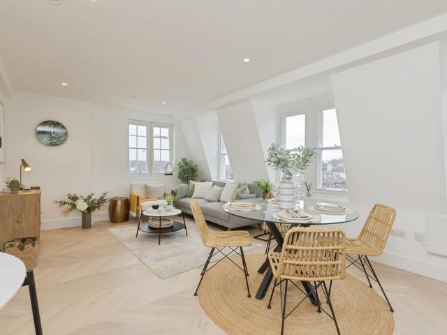 2 bedroom flat for sale