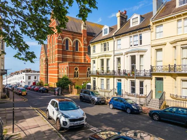 2 bedroom flat for sale