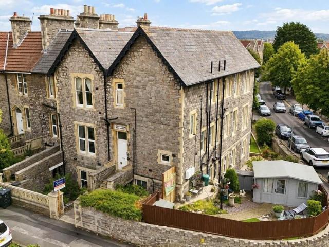 2 bedroom flat for sale