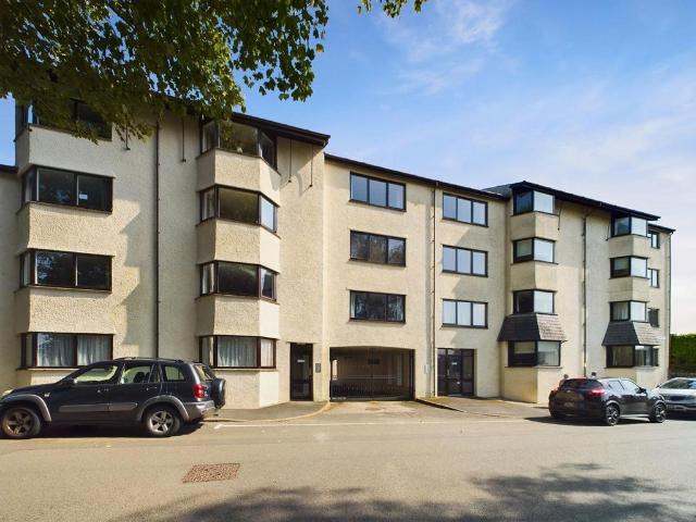 2 bedroom flat for sale