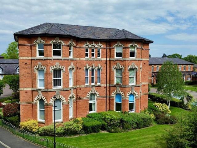 2 bedroom flat for sale