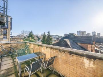 2 bedroom flat for sale