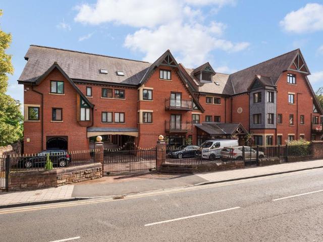 2 bedroom flat for sale