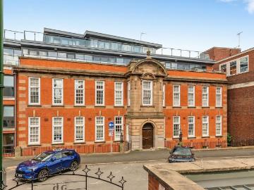 2 bedroom flat for sale