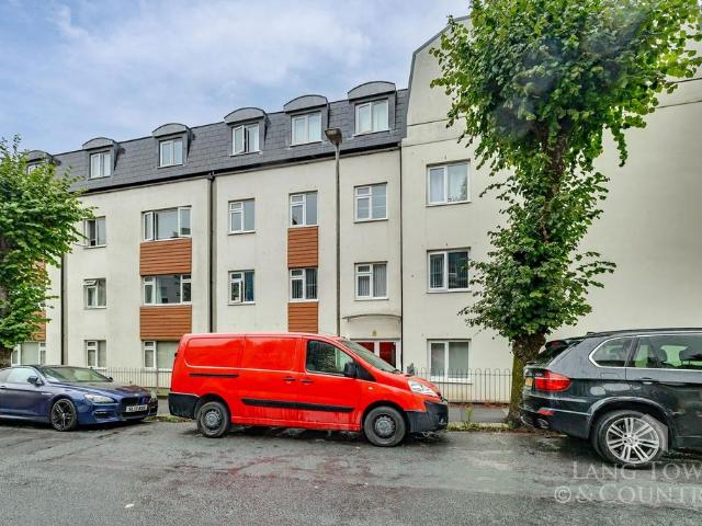 2 bedroom flat for sale