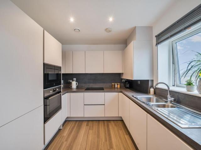 2 bedroom flat for sale