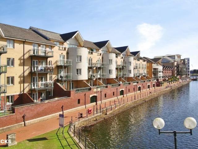 2 bedroom flat for sale