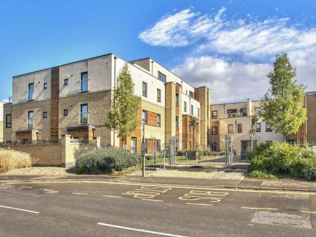 2 bedroom flat for sale