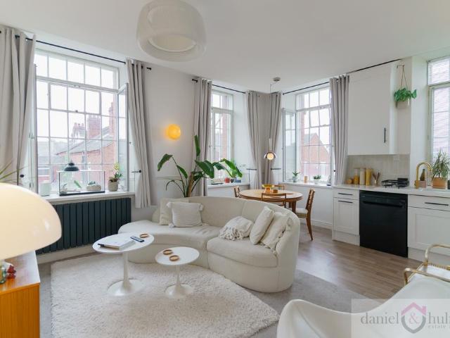 2 bedroom flat for sale