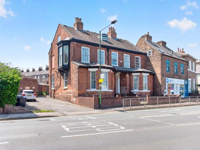 2 bedroom flat for sale