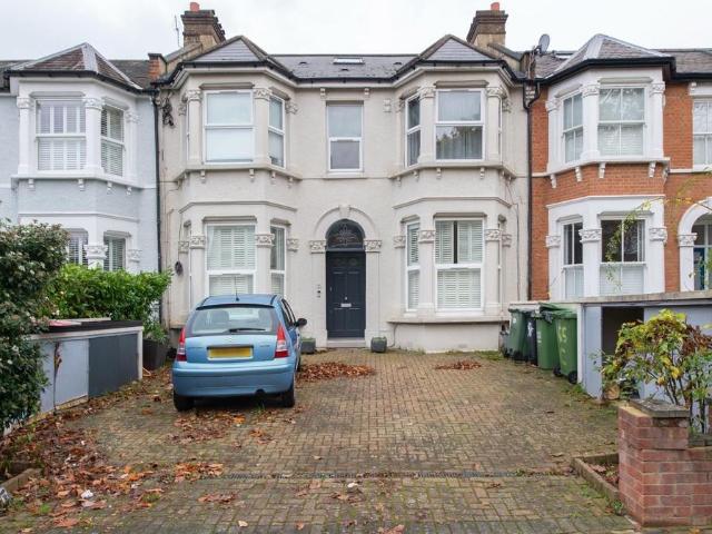 2 bedroom flat for sale