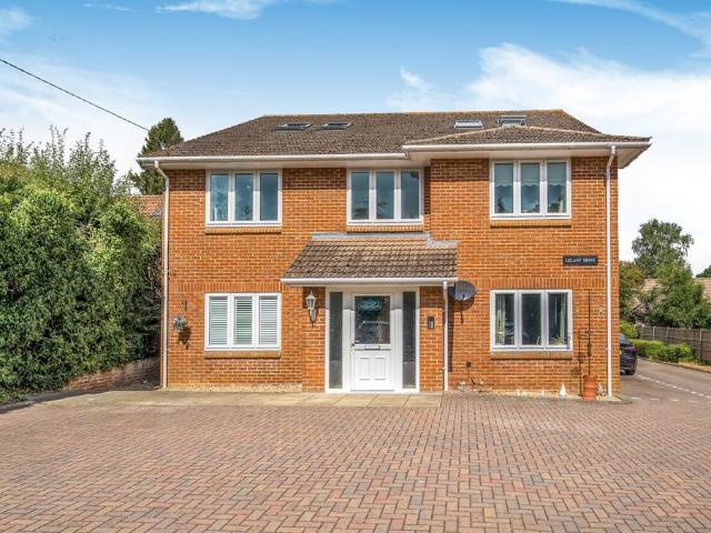 2 bedroom maisonette for sale
