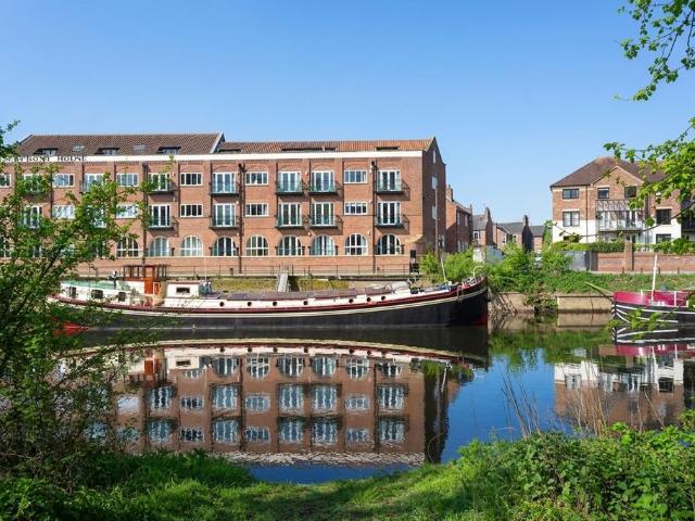 2 bedroom flat for sale