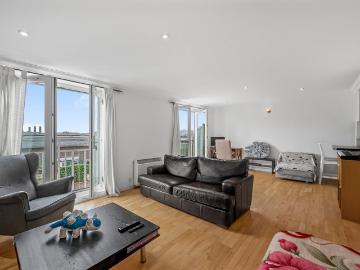 2 bedroom flat for sale