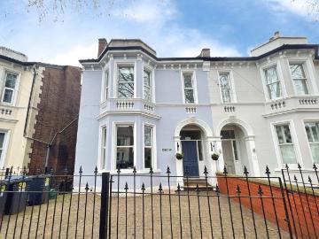 2 bedroom flat for sale
