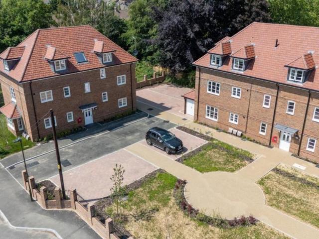2 bedroom flat for sale