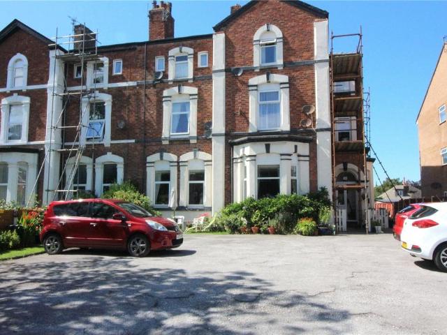 2 bedroom flat for sale