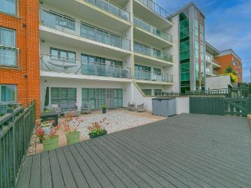 Flat for sale in St Mathhews Private Hospital Ltd - Equipped kitchen