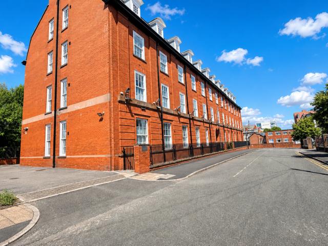 2 bedroom flat for sale