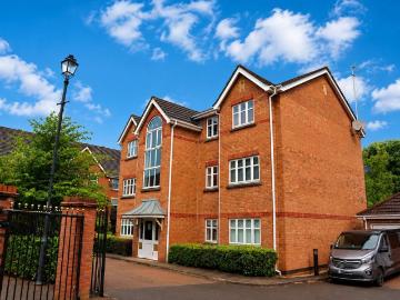 2 bedroom flat for sale
