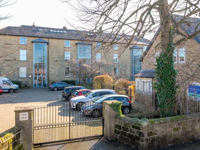 2 bedroom flat for sale