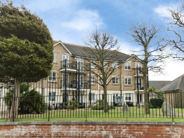 2 bedroom flat for sale