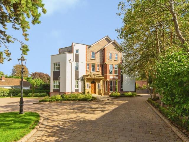 2 bedroom flat for sale
