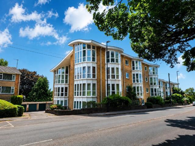 2 bedroom flat for sale