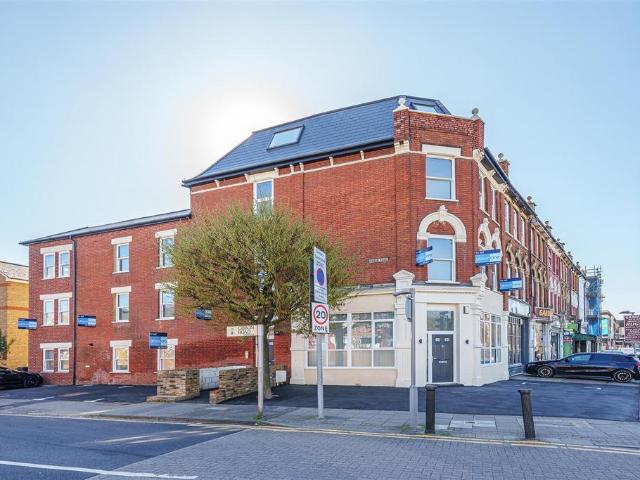 2 bedroom flat for sale