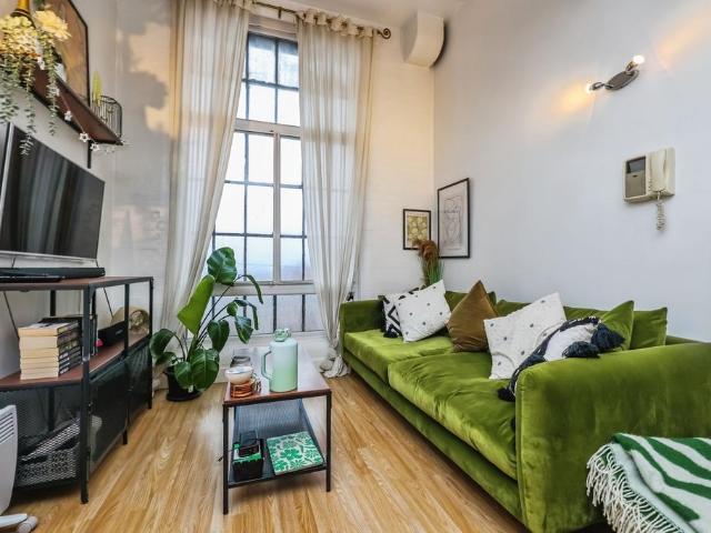 2 bedroom flat for sale