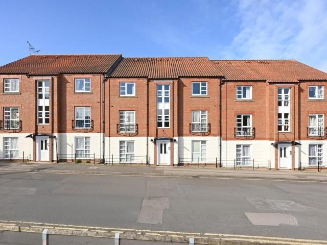 2 bedroom flat for sale