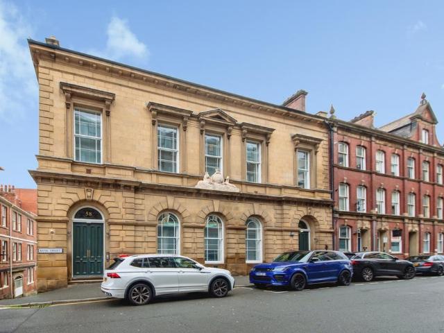 2 bedroom flat for sale